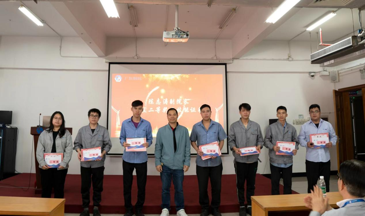 37044F557C2A00944D14EF01328_85977908_BEDC5