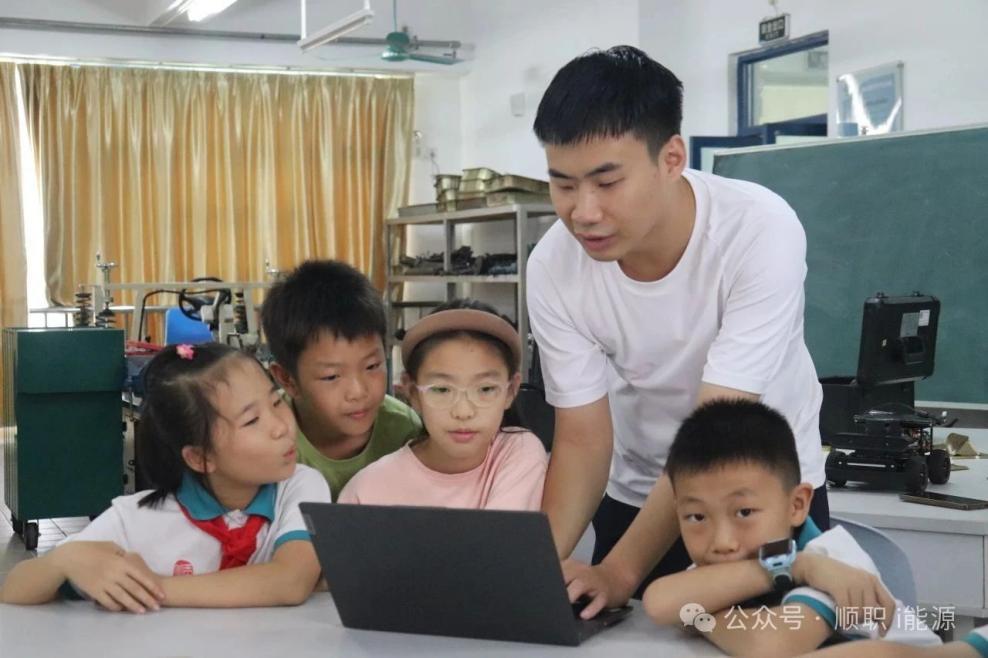 3F17BBCC3010028D3A16285202E_1D925F30_9C191