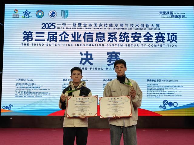 02C617F6AE0F67ADEFA2C77BFD5_8DDBBA6F_EF00