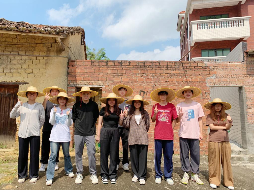 FEB94D5B698CACC7FB6286EE408_76C255A4_25040