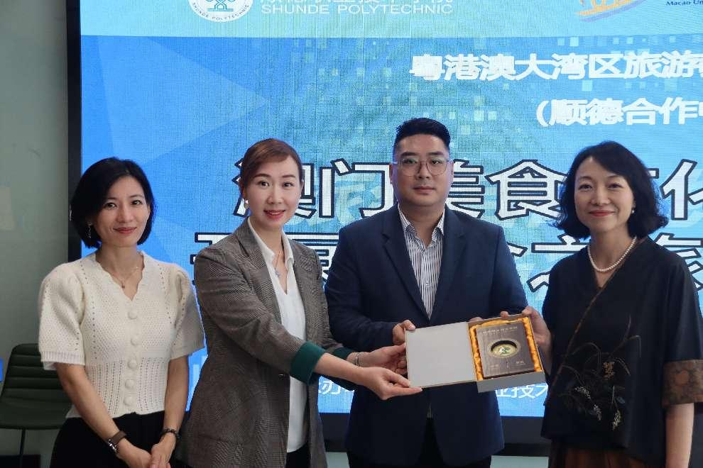 9AF3F60990E698F3325F85889A7_A4C08410_E88D6