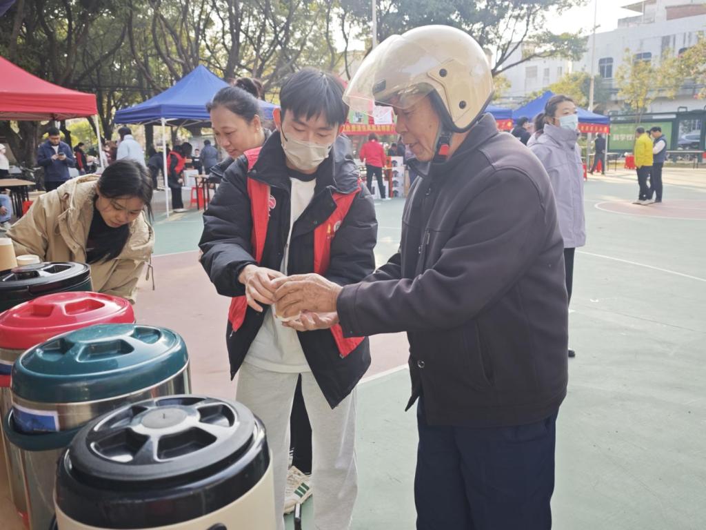 300AA6F5341E18187A28F4C5DD2_2EC7E66C_194B0