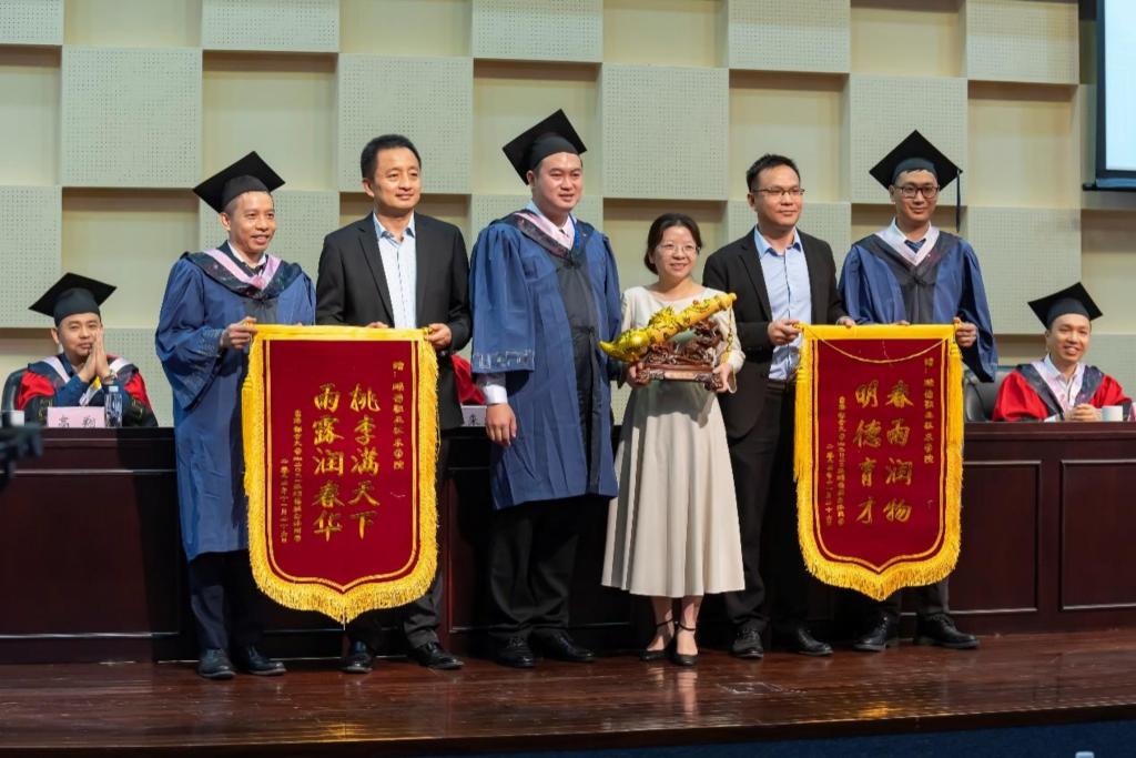 209635DE8DDA176D88D13EF03BE_09BAA341_182D7