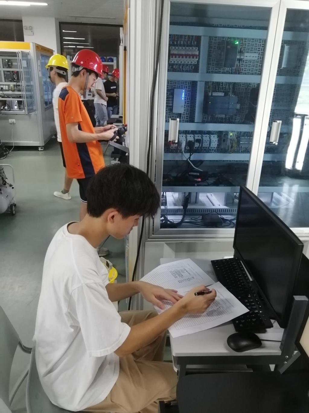 479E1F585D22365088EA1A71A2B_93FE7AE5_21E42