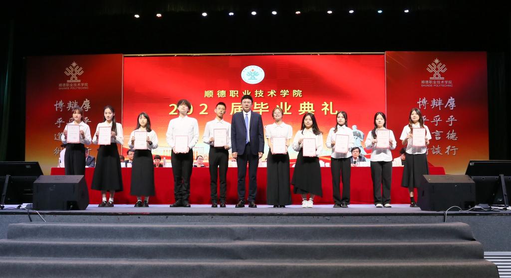 C67EFE4DC9064E293F2F194F122_A112D1F3_11EE8