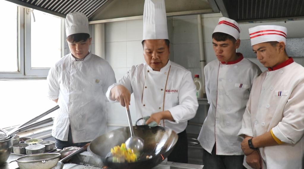 F13D77F0BF3B35989112E6392A3_AC0B26C1_10D70 10D70