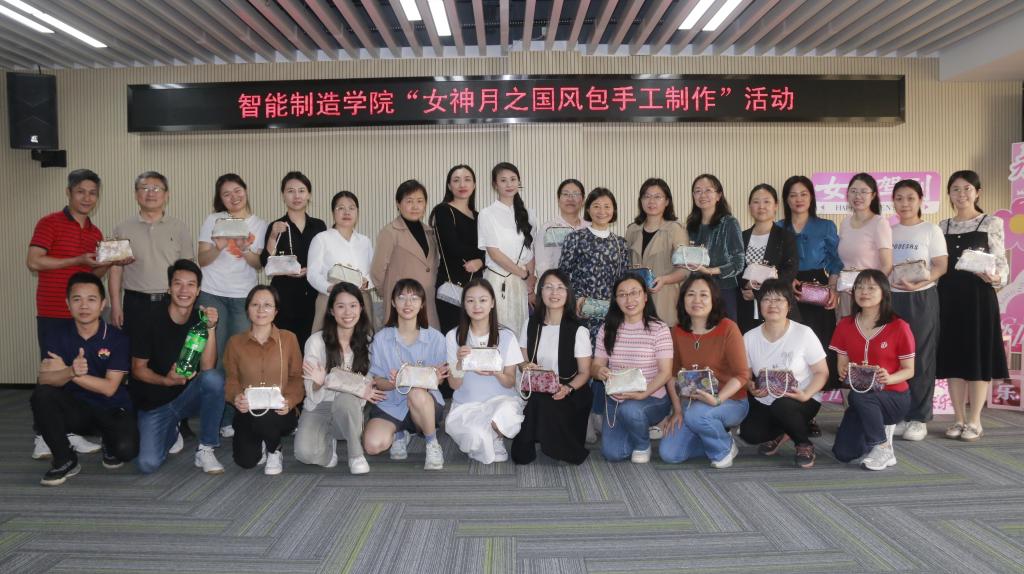 648DAF2C21A6518CC091EDDBDDB_D34B17C8_1A542