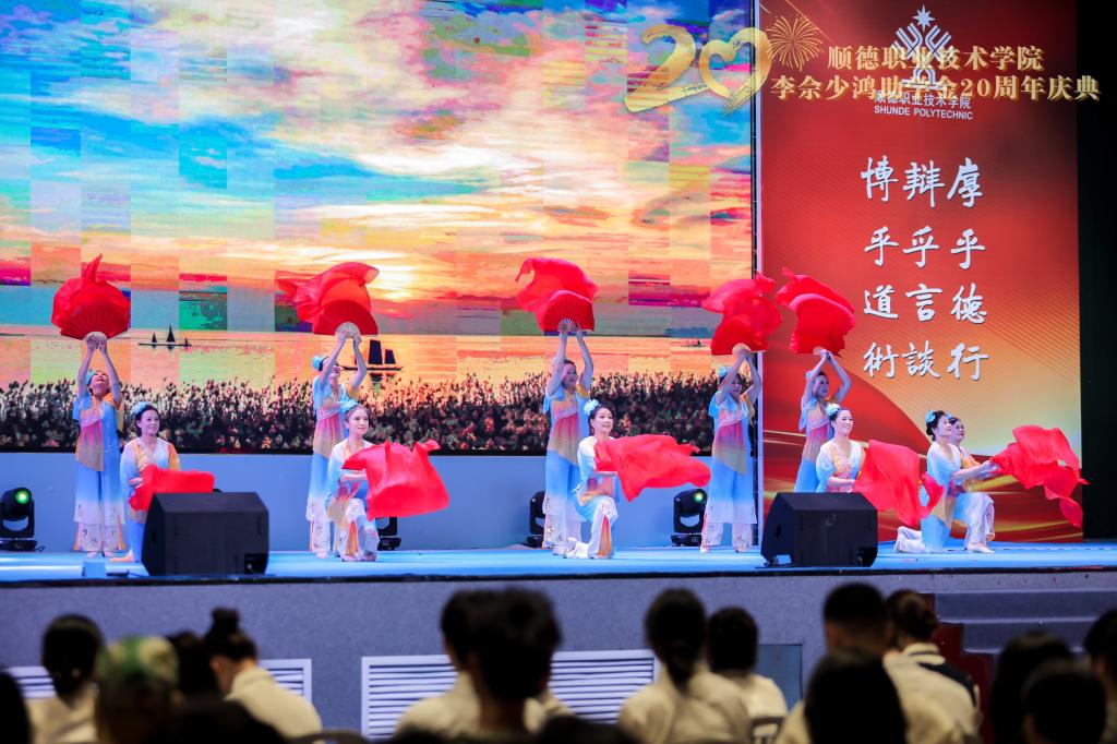 B2B58F7AFCDDE82516CC52EDA08_321A53D5_1CDE4