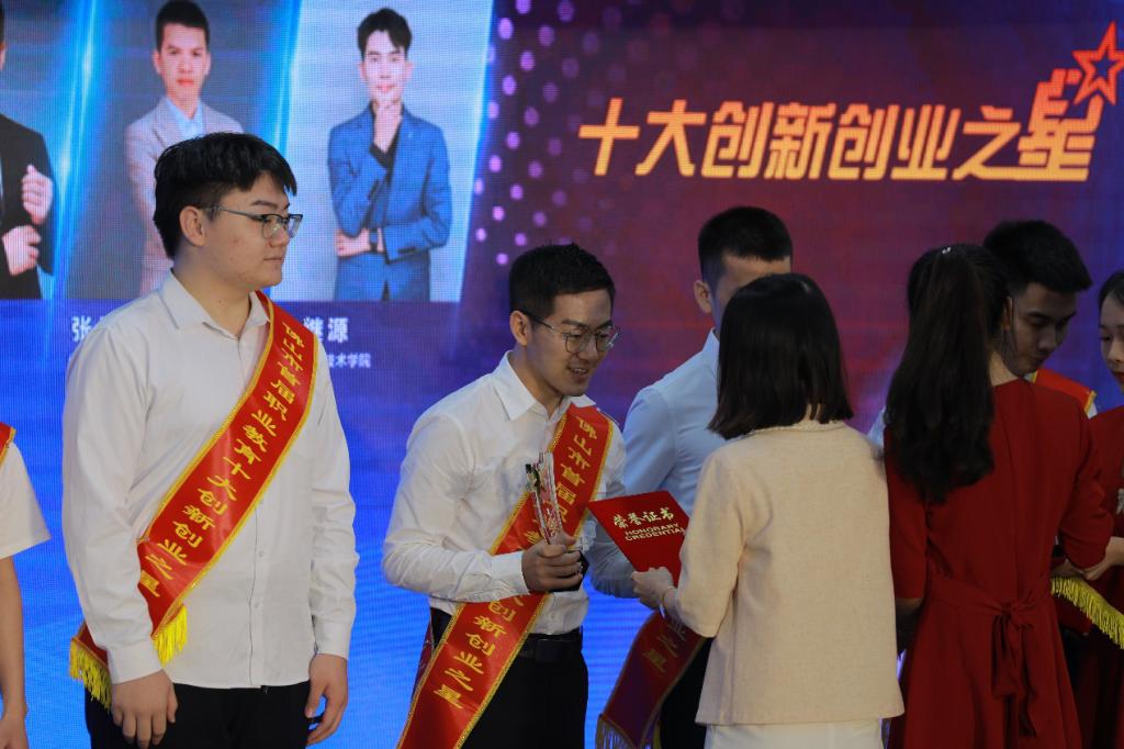 BBD241B9575F5A32728176600A6_6B41370F_15ABD