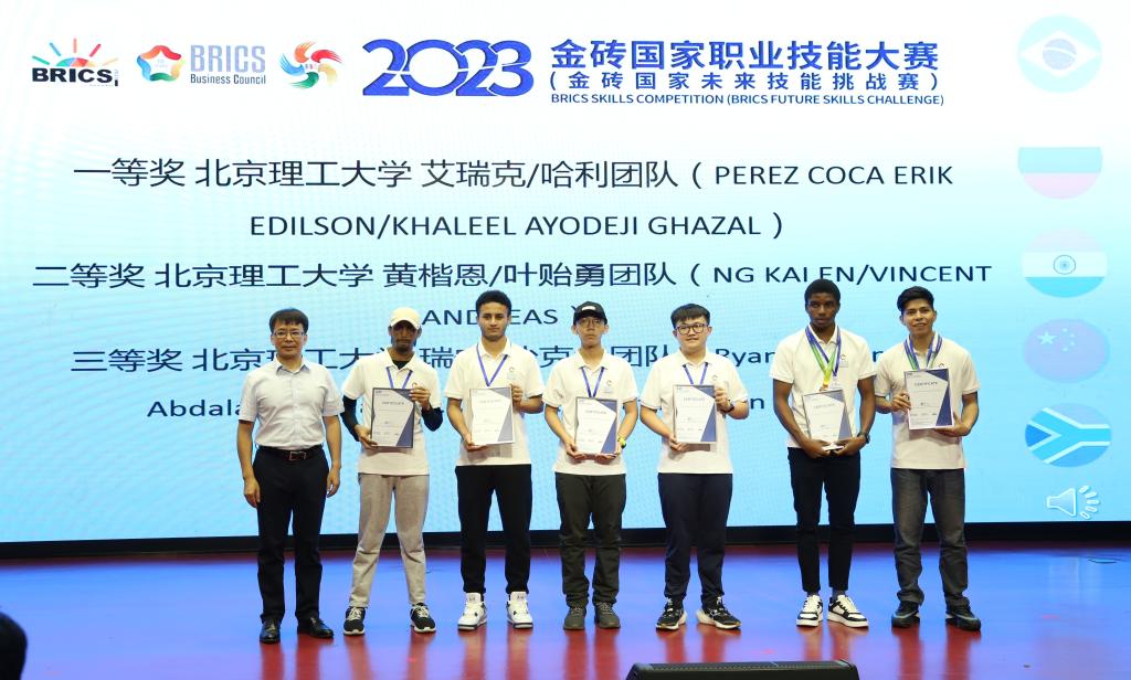 0F1519CC99DB329FFFF5541504B_485C0389_18EEC