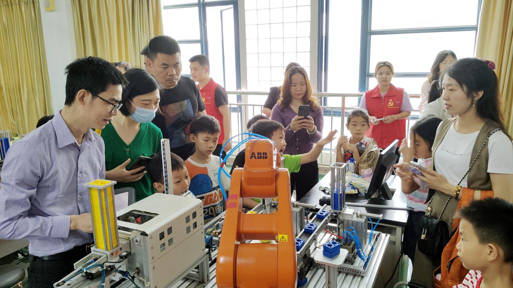 04FF383C54060AB2F866B7D34C4_A1F3A39F_1A72F