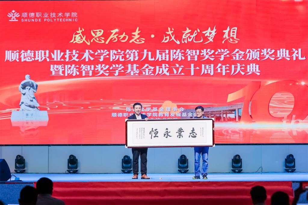 8AEFE6D296EE15F8C63ECCCFA3D_D45887DA_19D26